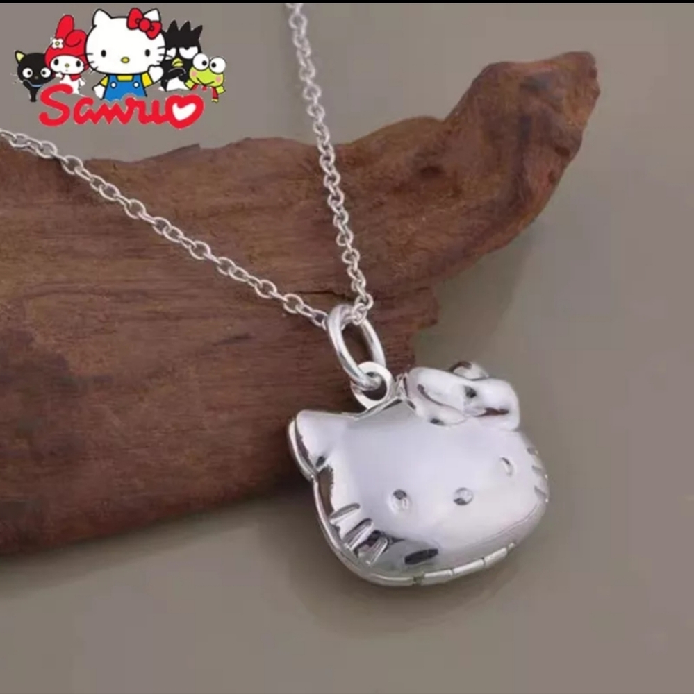 Hello Kitty Locket - Picture 2 of 12